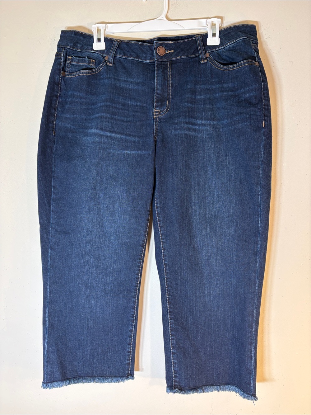 Lane Bryant Girlfriend Crop Jeans. 14. NWT.